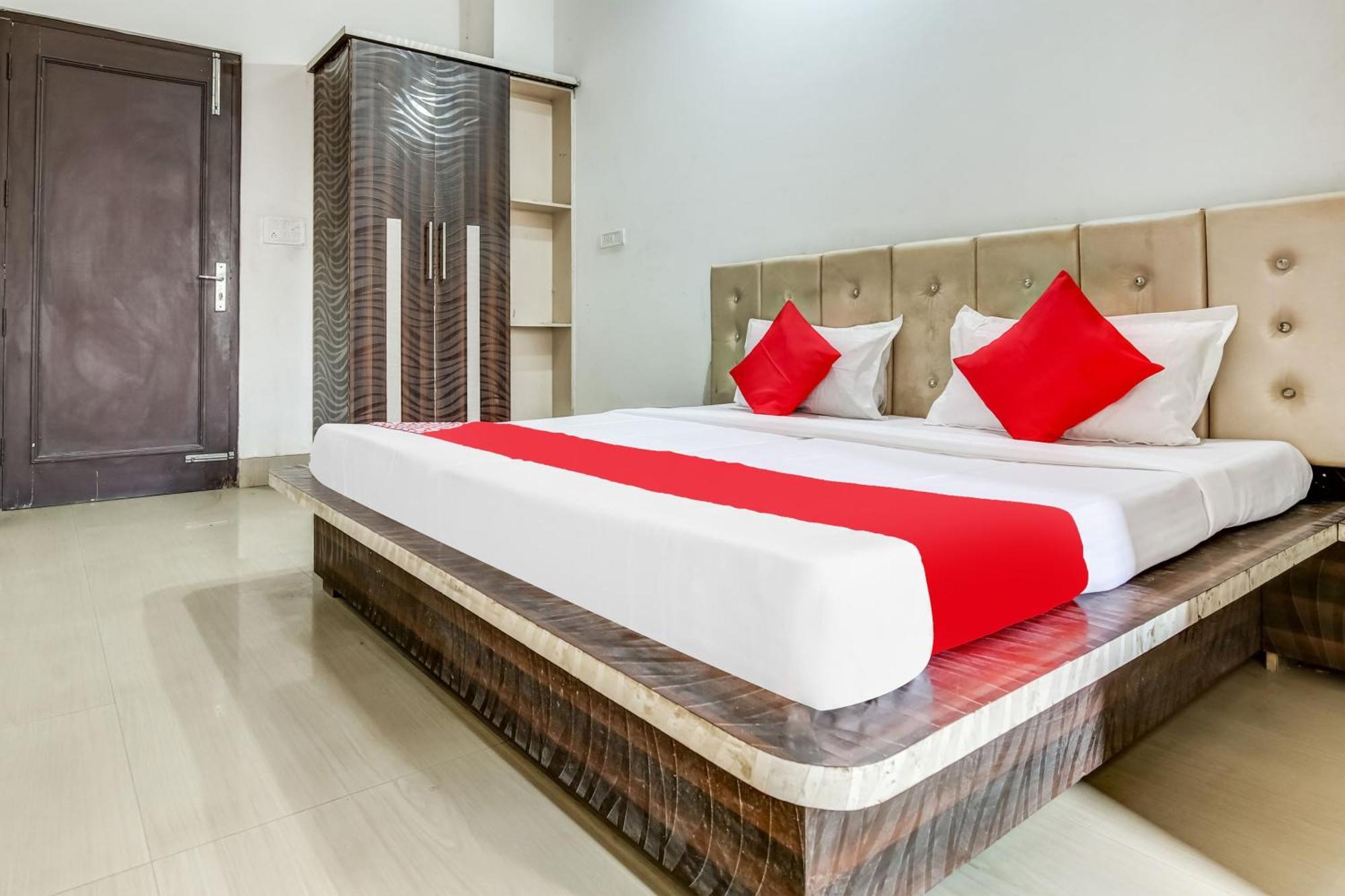 Flagship Hotel Big Boss Kurukshetra Buitenkant foto