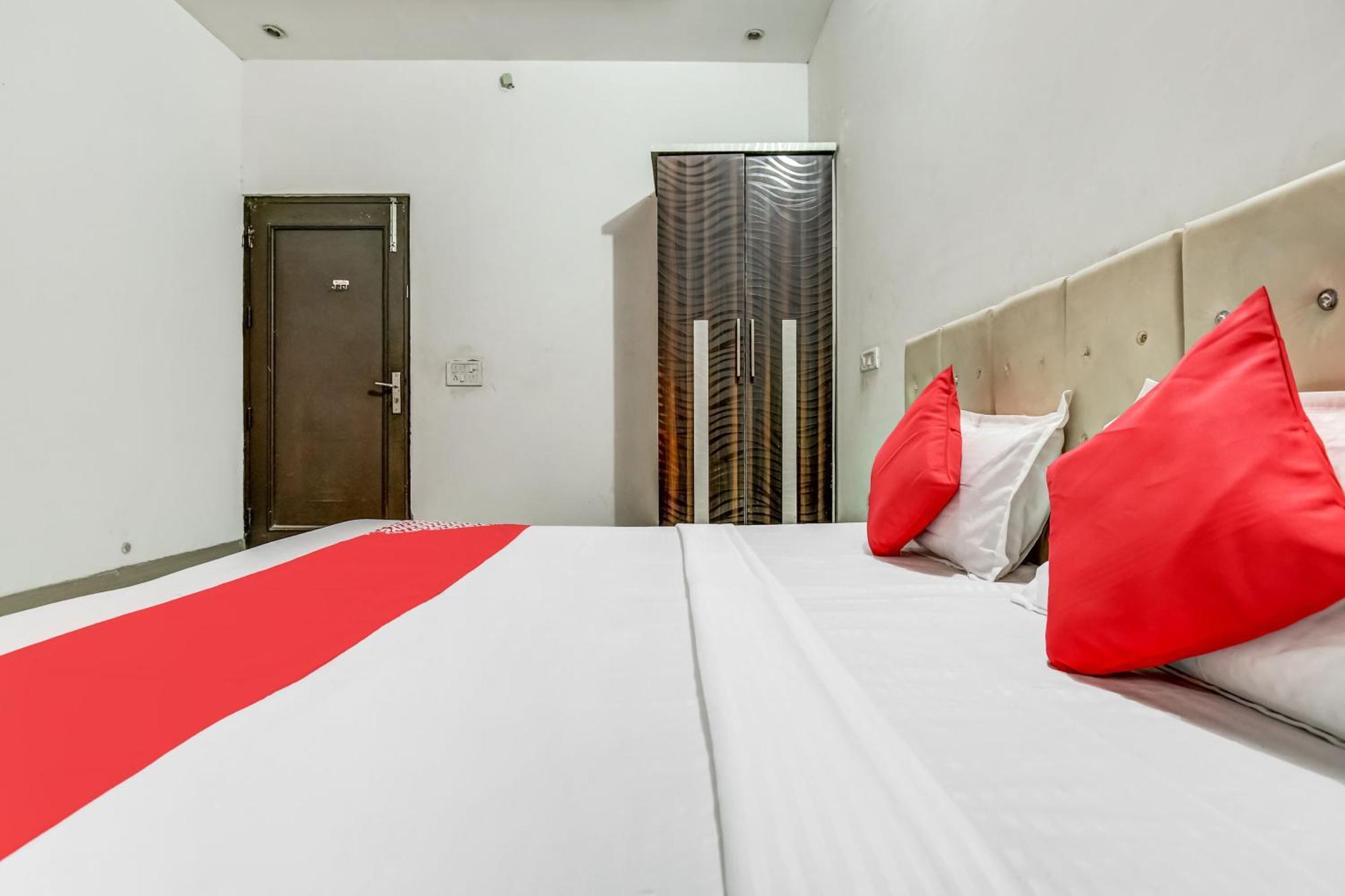 Flagship Hotel Big Boss Kurukshetra Buitenkant foto