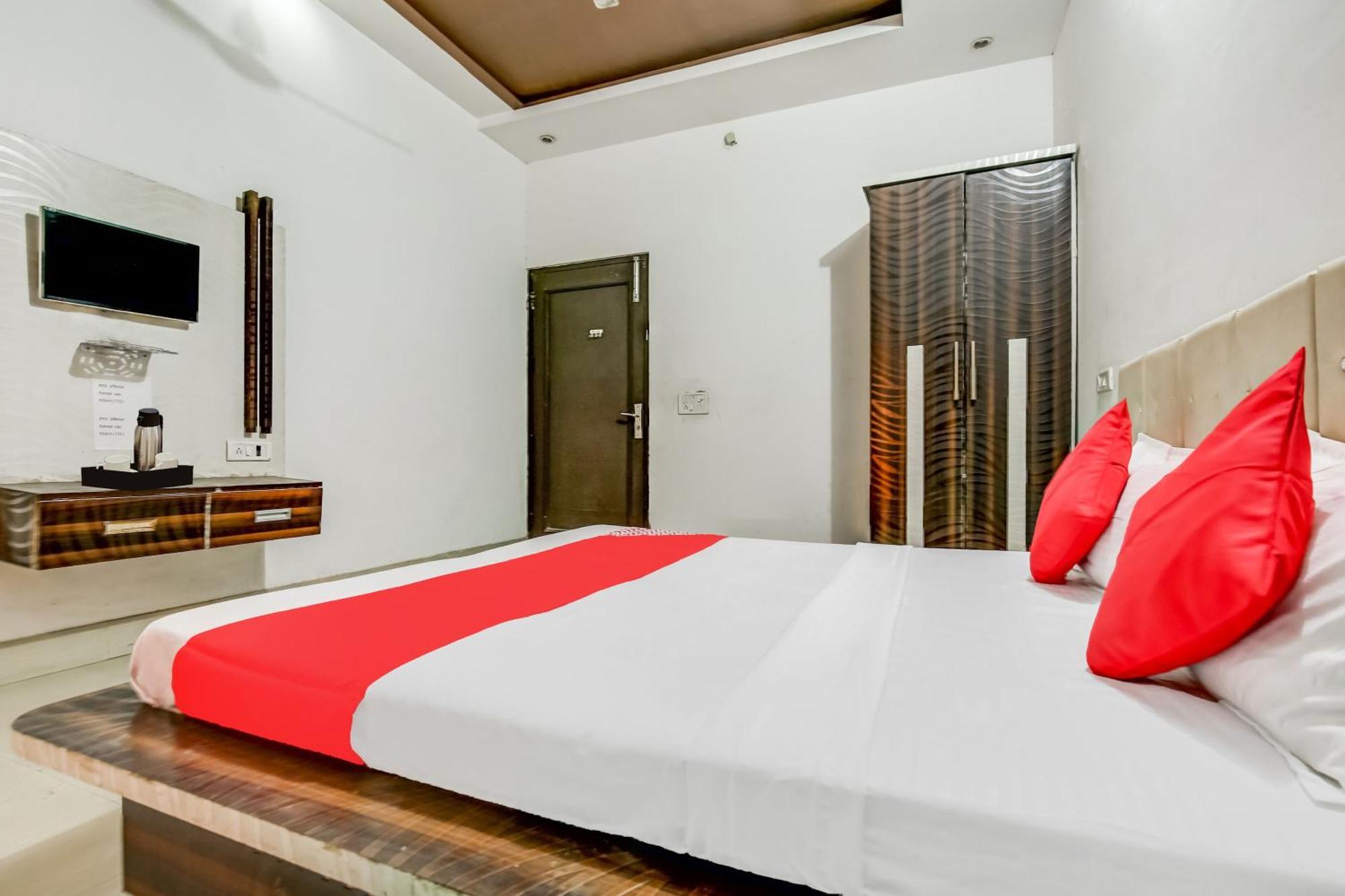 Flagship Hotel Big Boss Kurukshetra Buitenkant foto