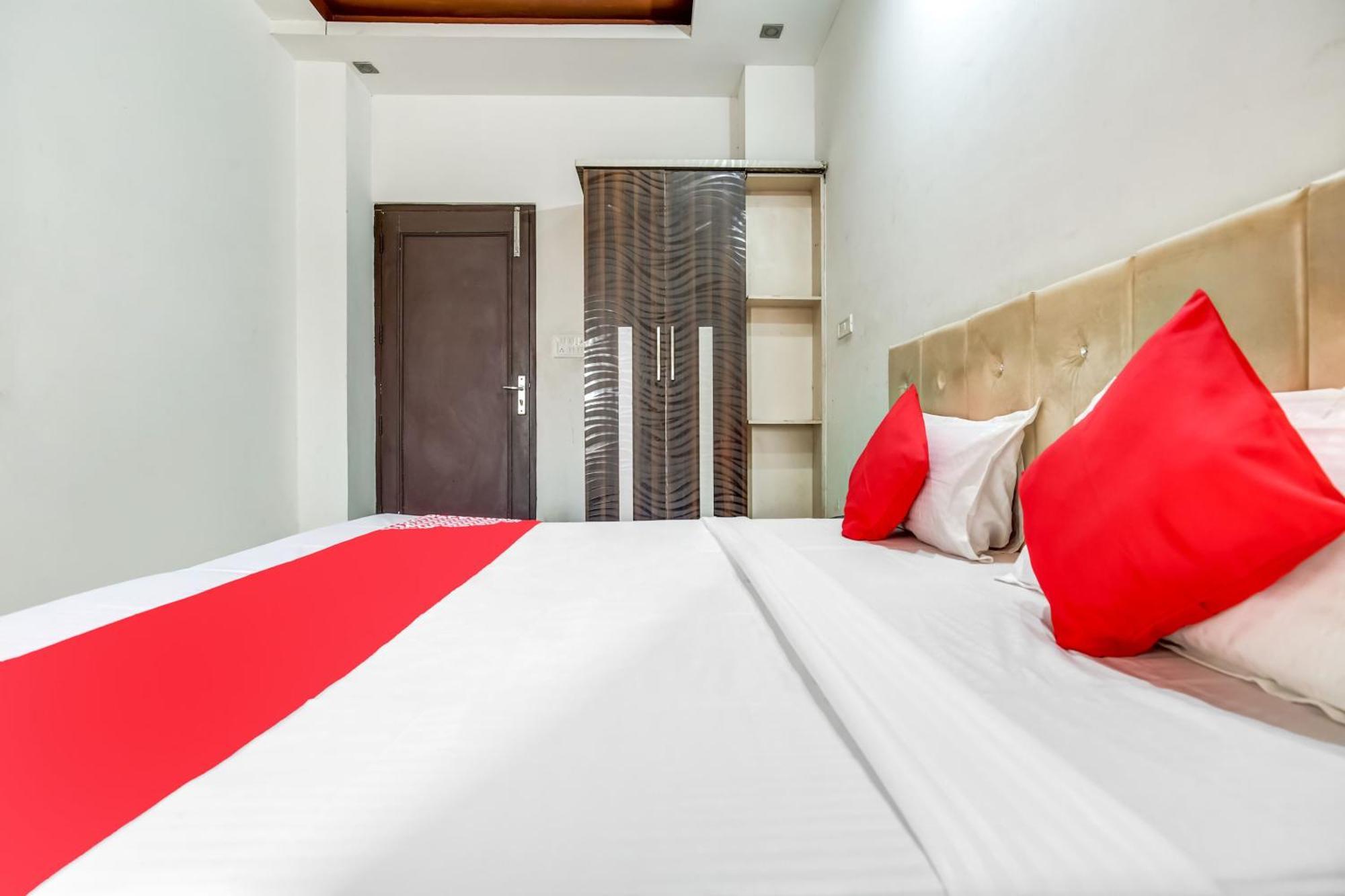 Flagship Hotel Big Boss Kurukshetra Buitenkant foto