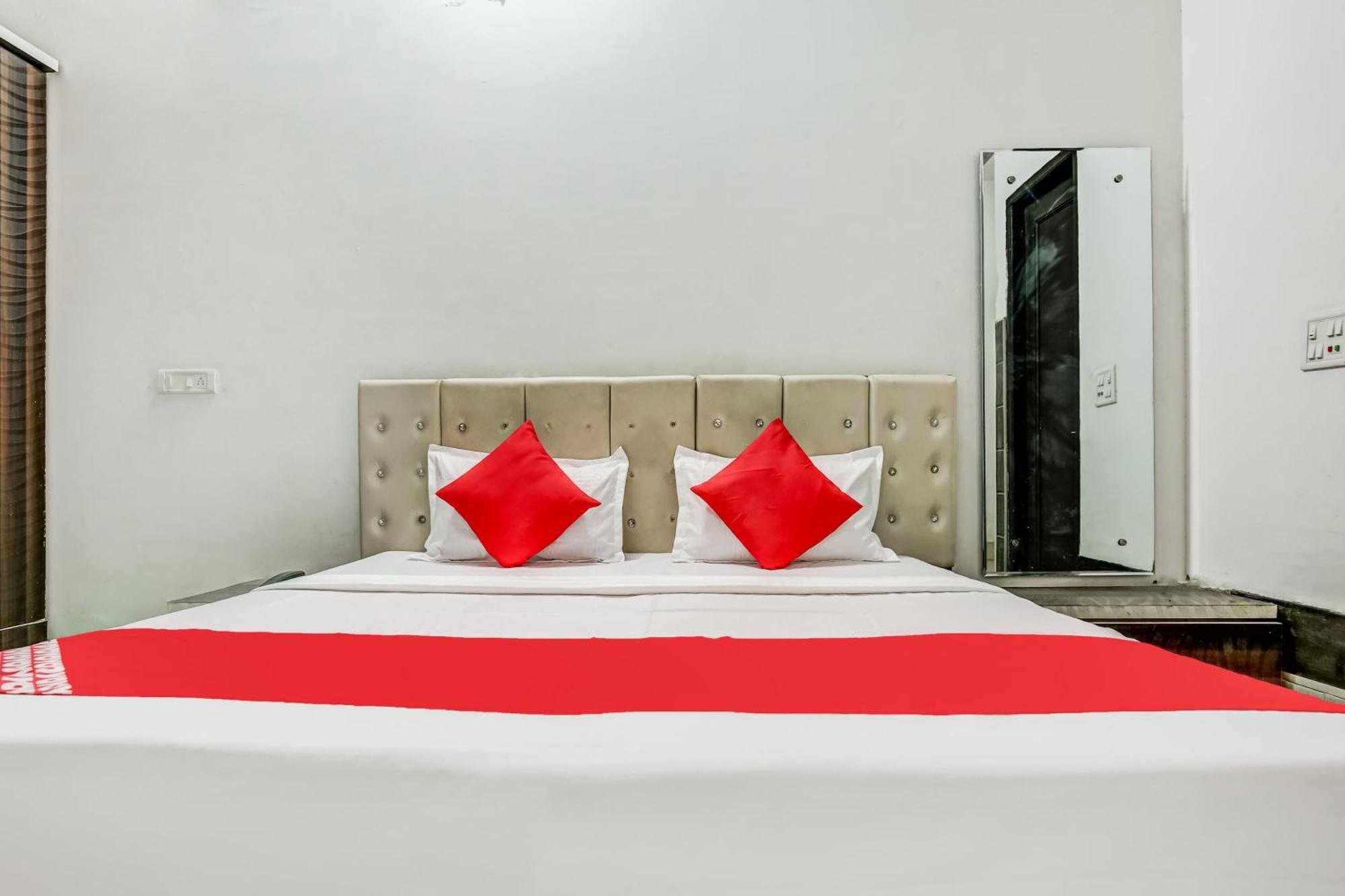 Flagship Hotel Big Boss Kurukshetra Buitenkant foto
